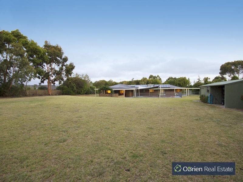 36 Earlston Circuit, Cranbourne VIC 3977