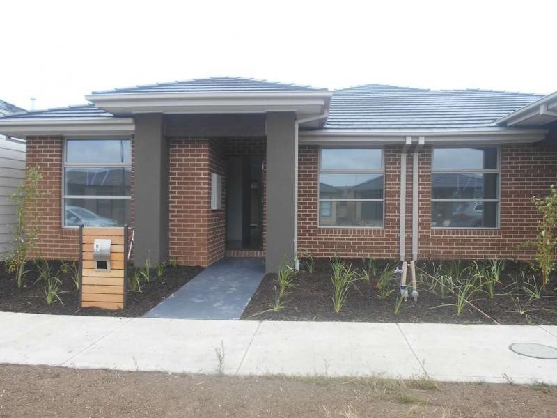 9 Avebury Crescent, Officer VIC 3809