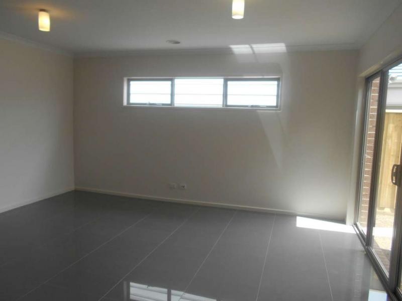 9 Avebury Crescent, Officer VIC 3809