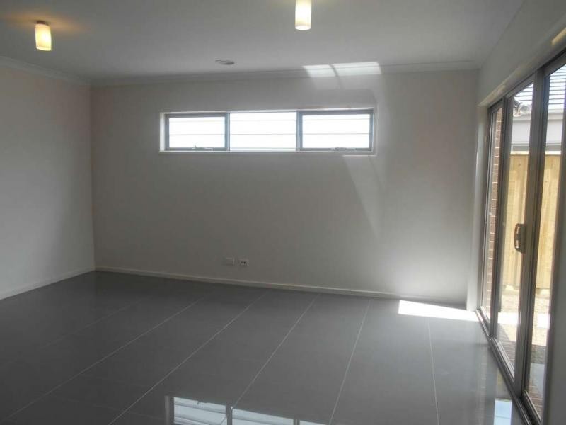 9 Avebury Crescent, Officer VIC 3809