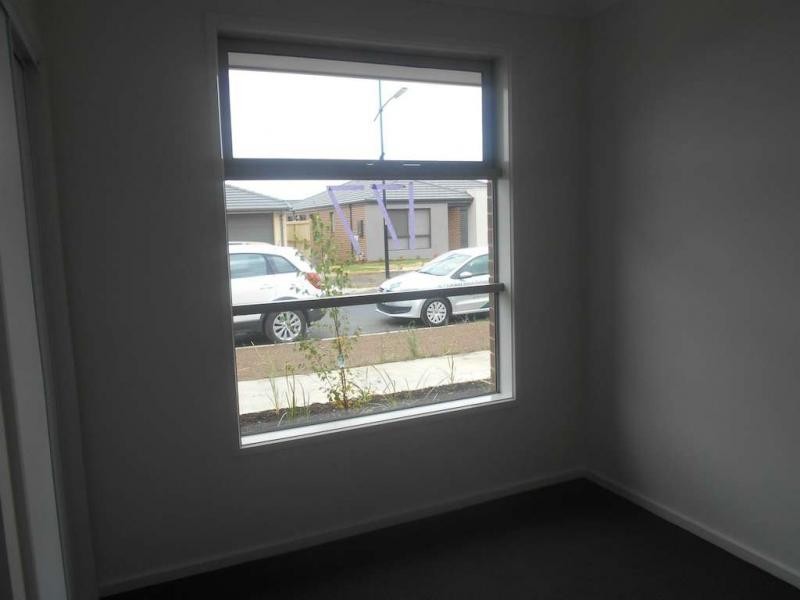 9 Avebury Crescent, Officer VIC 3809