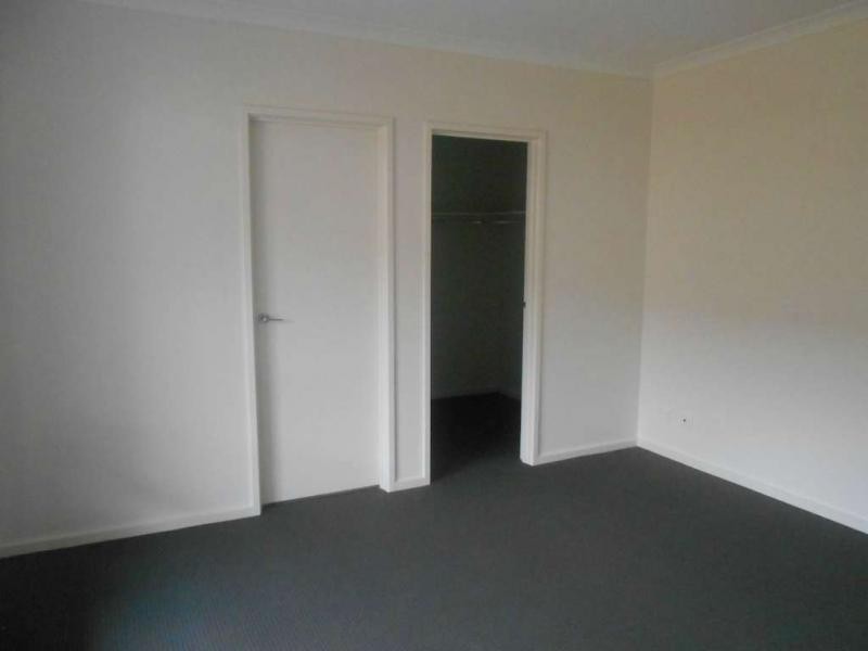 9 Avebury Crescent, Officer VIC 3809