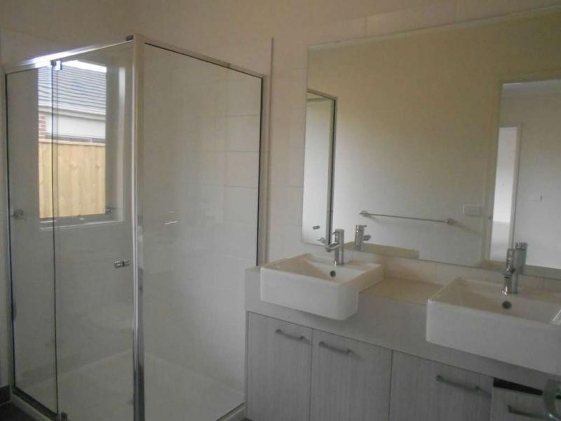 9 Avebury Crescent, Officer VIC 3809