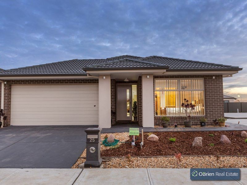 25 Mill Circuit, Clyde North VIC 3978