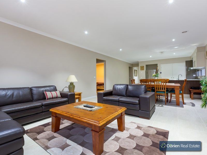 25 Mill Circuit, Clyde North VIC 3978