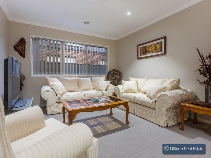25 Mill Circuit, Clyde North VIC 3978