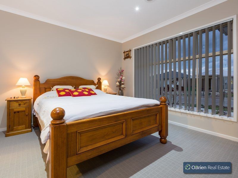 25 Mill Circuit, Clyde North VIC 3978