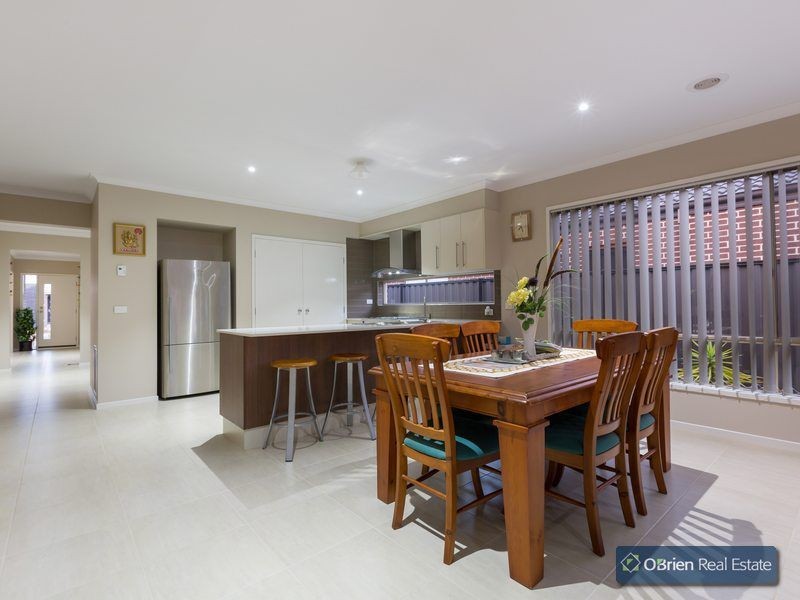 25 Mill Circuit, Clyde North VIC 3978