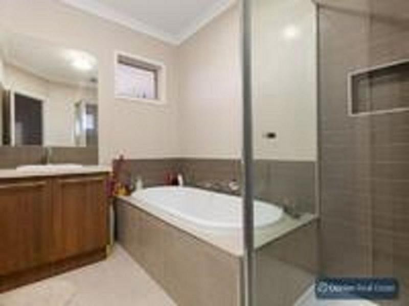 25 Mill Circuit, Clyde North VIC 3978