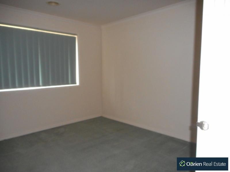 22/8 Monteith Crescent, Endeavour Hills VIC 3802