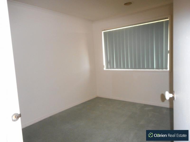 22/8 Monteith Crescent, Endeavour Hills VIC 3802