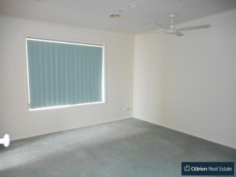 22/8 Monteith Crescent, Endeavour Hills VIC 3802