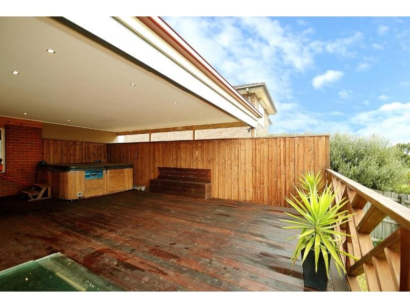 73 Sheldon Drive, Berwick VIC 3806