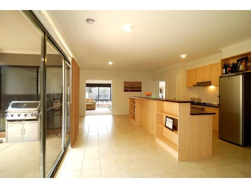 12 Emmett Avenue, Berwick VIC 3806