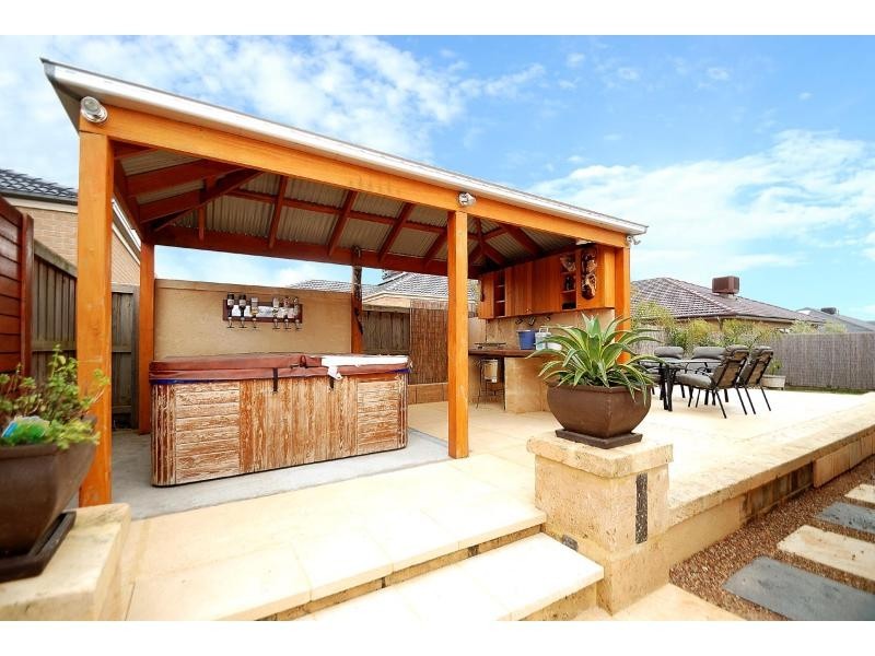 12 Emmett Avenue, Berwick VIC 3806