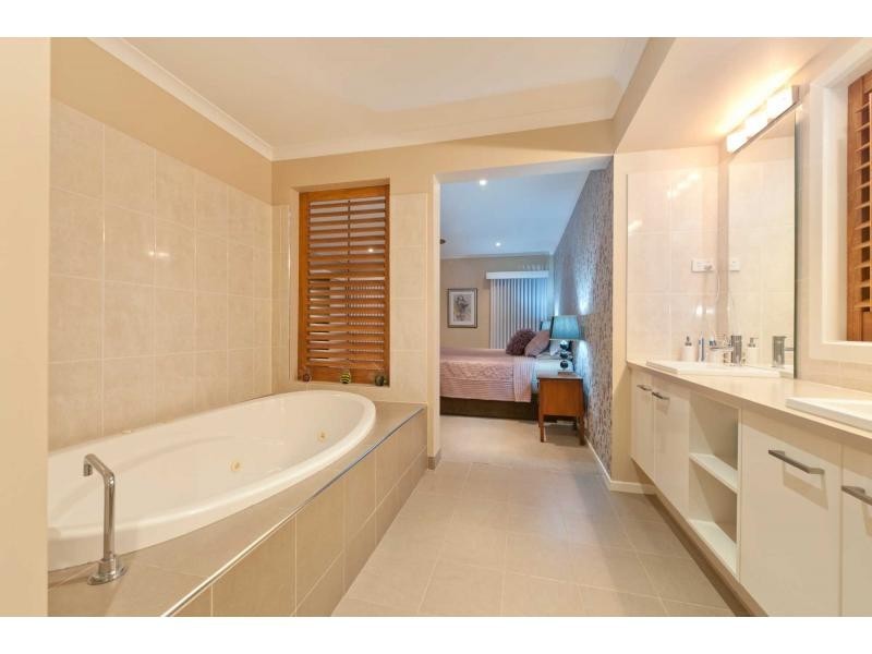 57 Cambridge Drive, Berwick VIC 3806