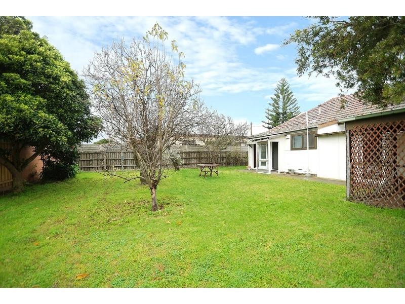 13 Ashmore Avenue, Mordialloc VIC 3195