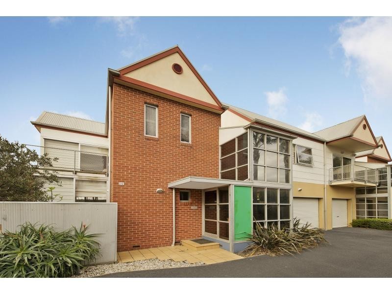 1/10 Bay Street, Mordialloc VIC 3195