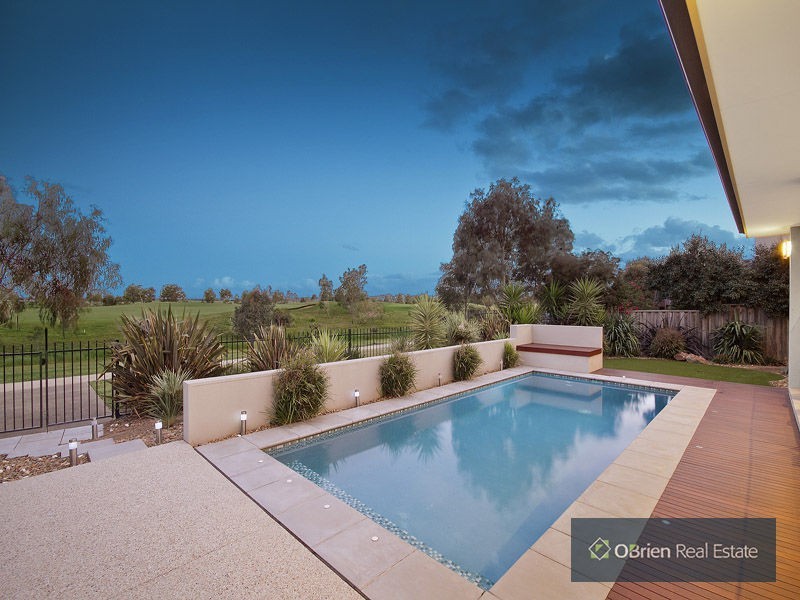 15 Feathery Grove, Sandhurst VIC 3977