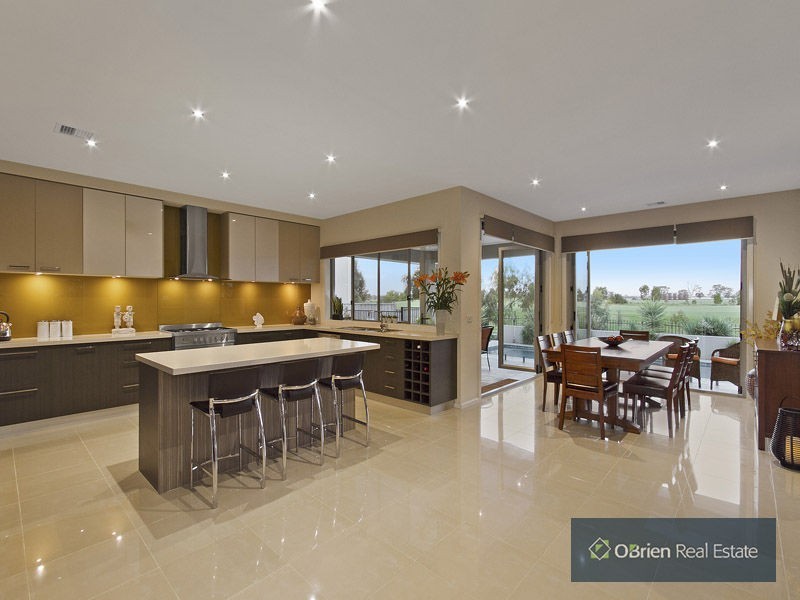 15 Feathery Grove, Sandhurst VIC 3977
