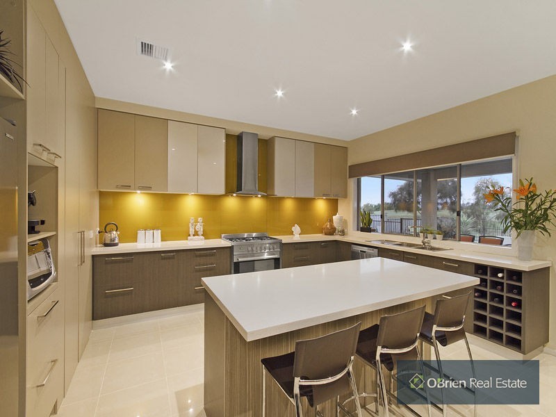 15 Feathery Grove, Sandhurst VIC 3977