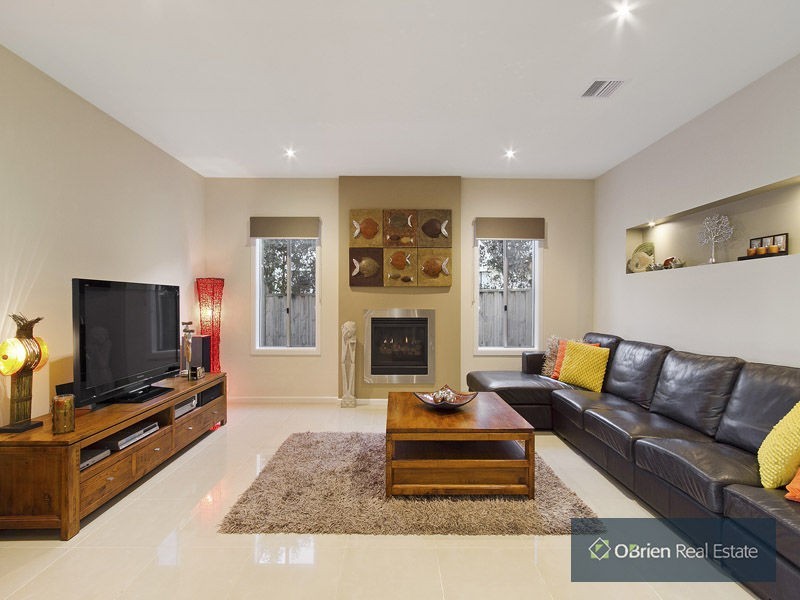 15 Feathery Grove, Sandhurst VIC 3977