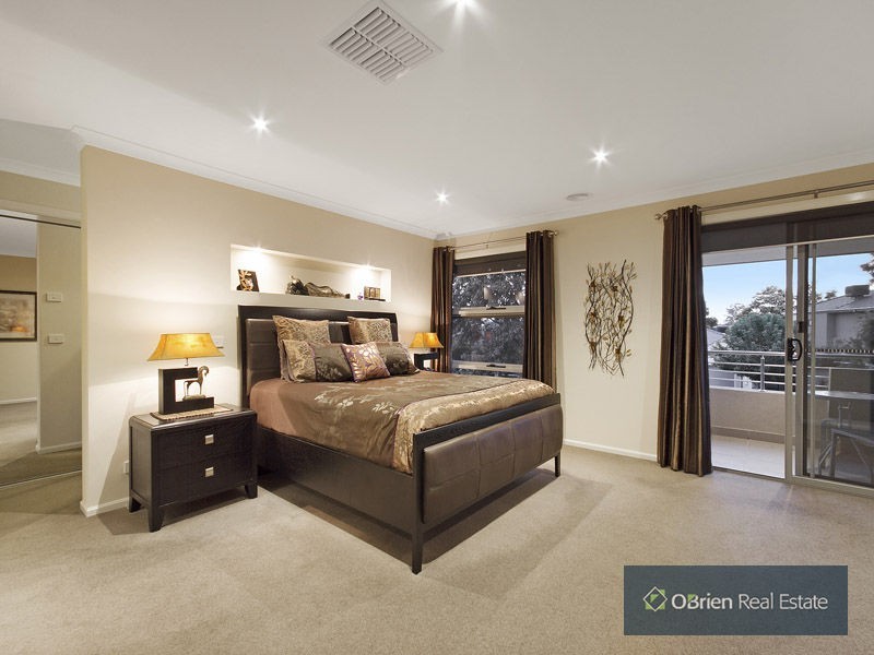15 Feathery Grove, Sandhurst VIC 3977