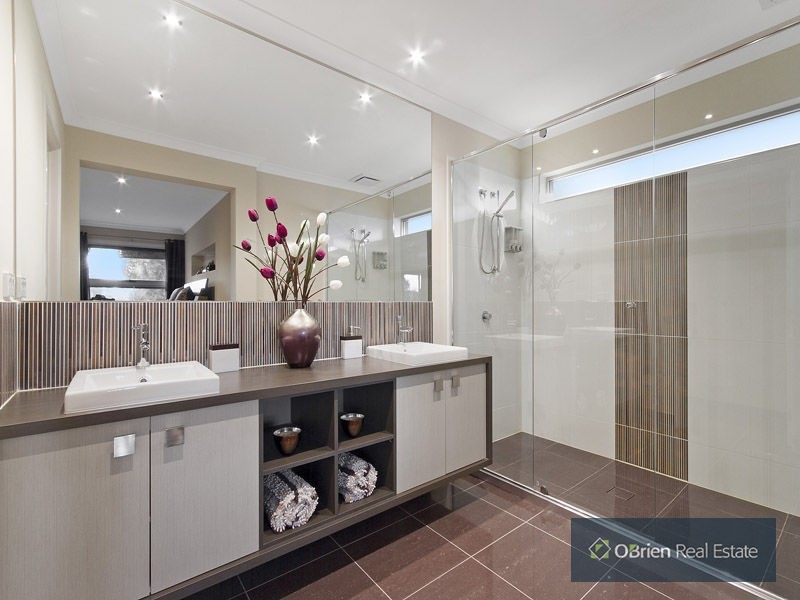 15 Feathery Grove, Sandhurst VIC 3977