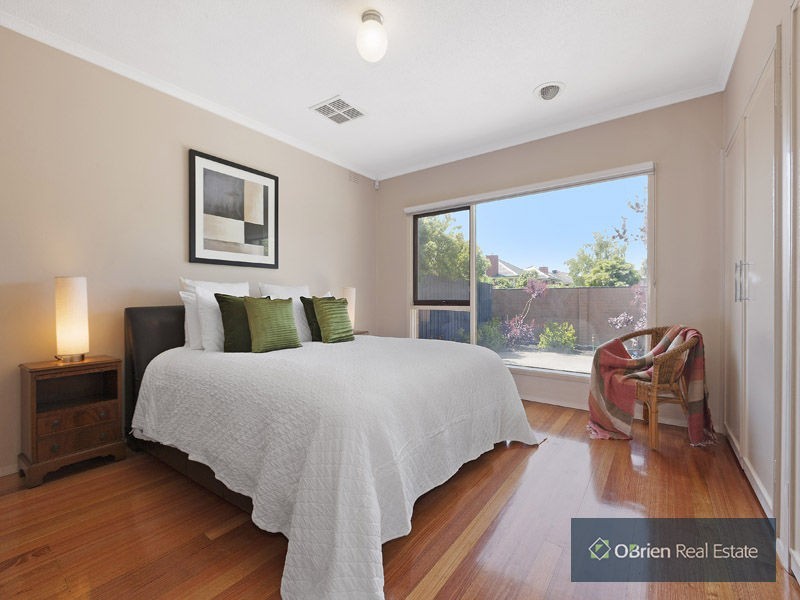 18 Alray Drive, Cheltenham VIC 3192