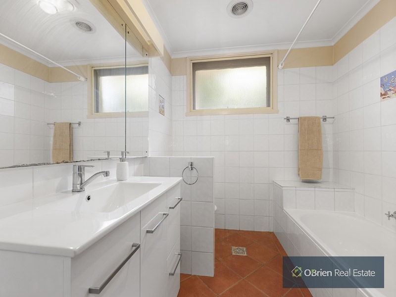 18 Alray Drive, Cheltenham VIC 3192