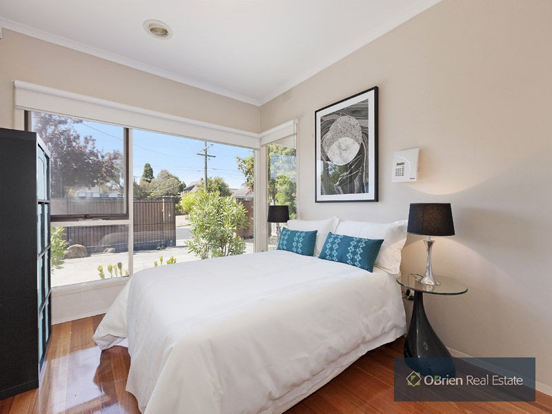 18 Alray Drive, Cheltenham VIC 3192