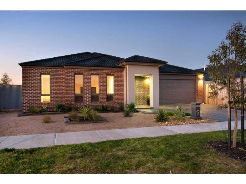 2 Thunderbolt Drive, Cranbourne East VIC 3977