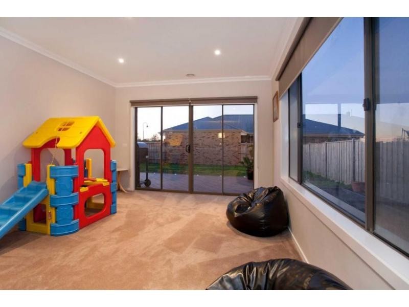 2 Thunderbolt Drive, Cranbourne East VIC 3977