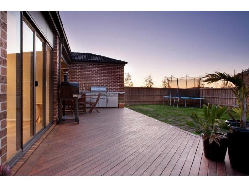 2 Thunderbolt Drive, Cranbourne East VIC 3977
