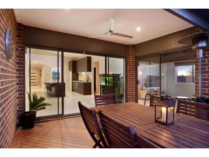2 Thunderbolt Drive, Cranbourne East VIC 3977