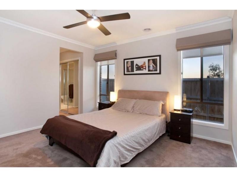 2 Thunderbolt Drive, Cranbourne East VIC 3977