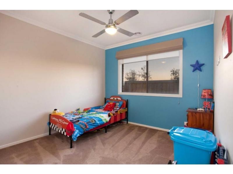 2 Thunderbolt Drive, Cranbourne East VIC 3977