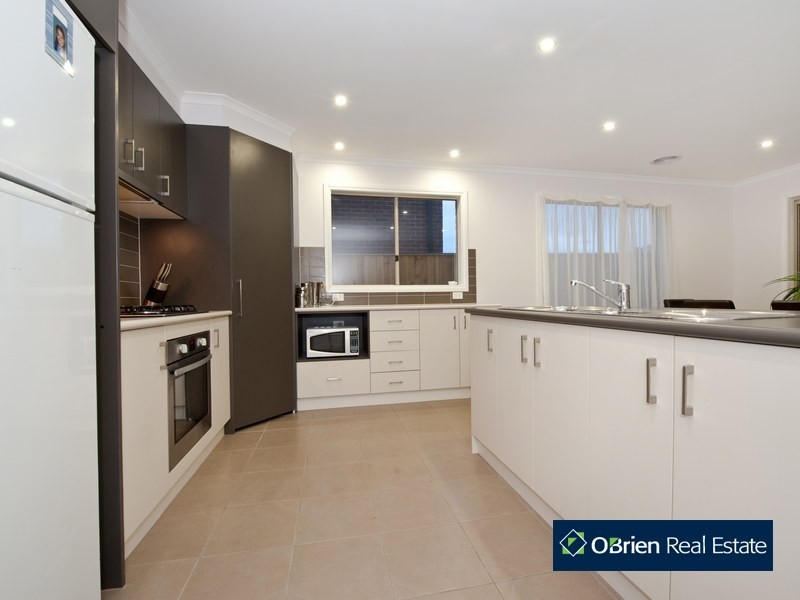 33 Tyrell Place, Berwick VIC 3806