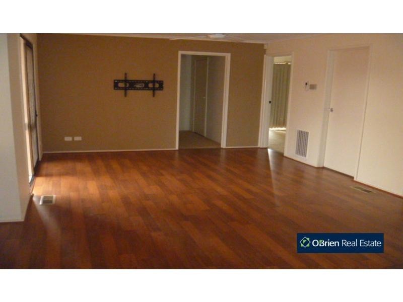 4 Heatherlea Crescent, Narre Warren VIC 3805