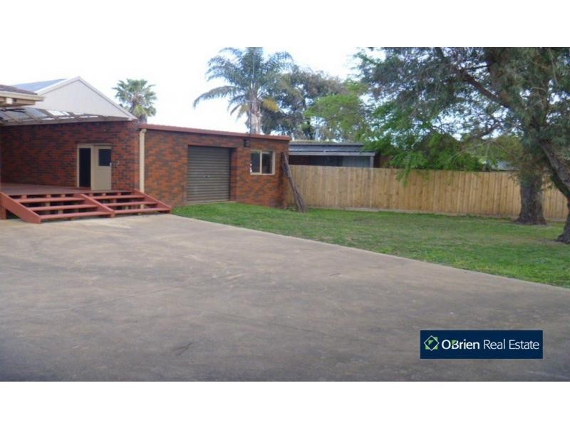 4 Heatherlea Crescent, Narre Warren VIC 3805