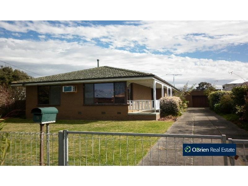 9 Railway Avenue, Beaconsfield VIC 3807