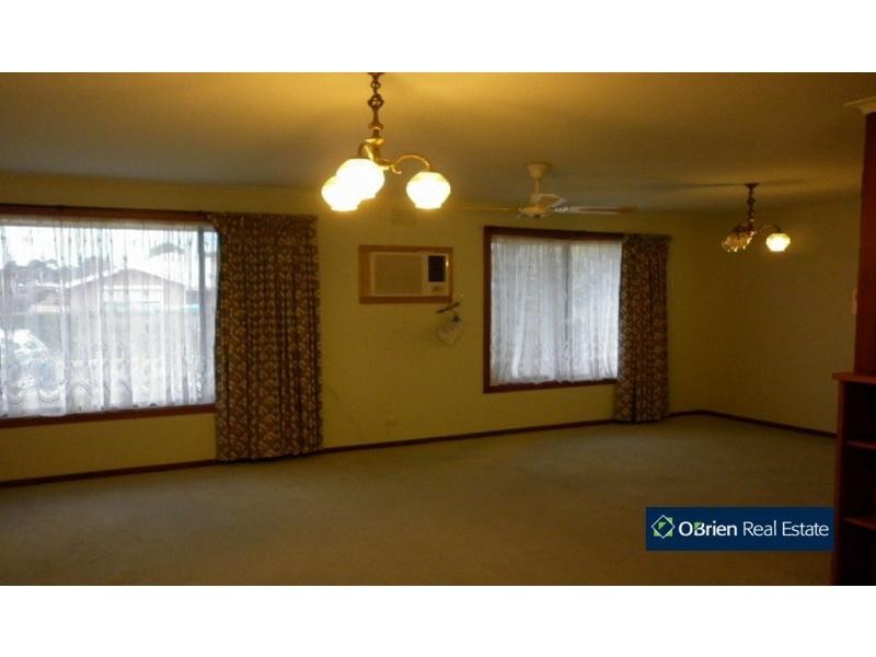 9 Railway Avenue, Beaconsfield VIC 3807