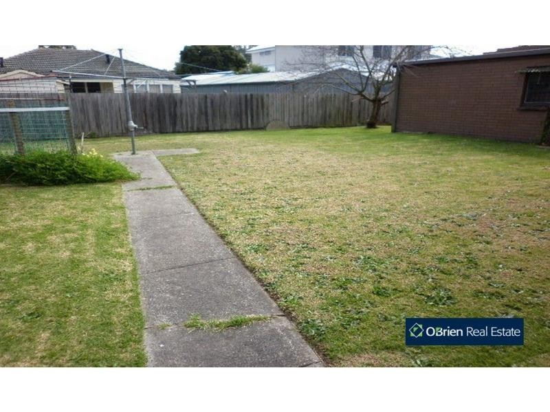 9 Railway Avenue, Beaconsfield VIC 3807