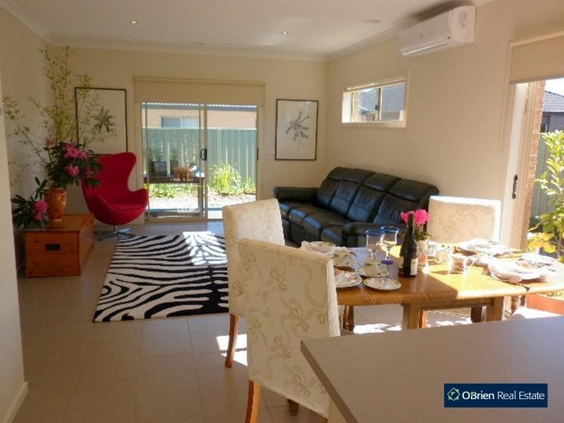 5 Moore Mews, Pakenham VIC 3810