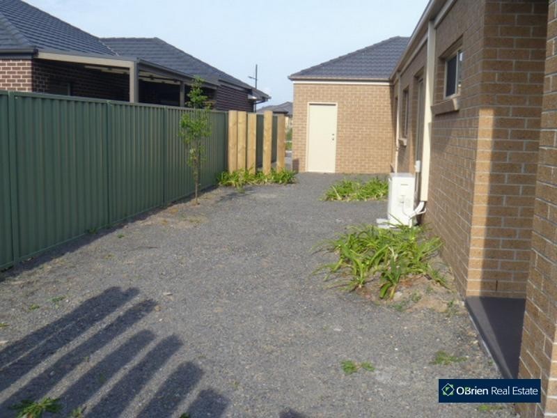 5 Moore Mews, Pakenham VIC 3810