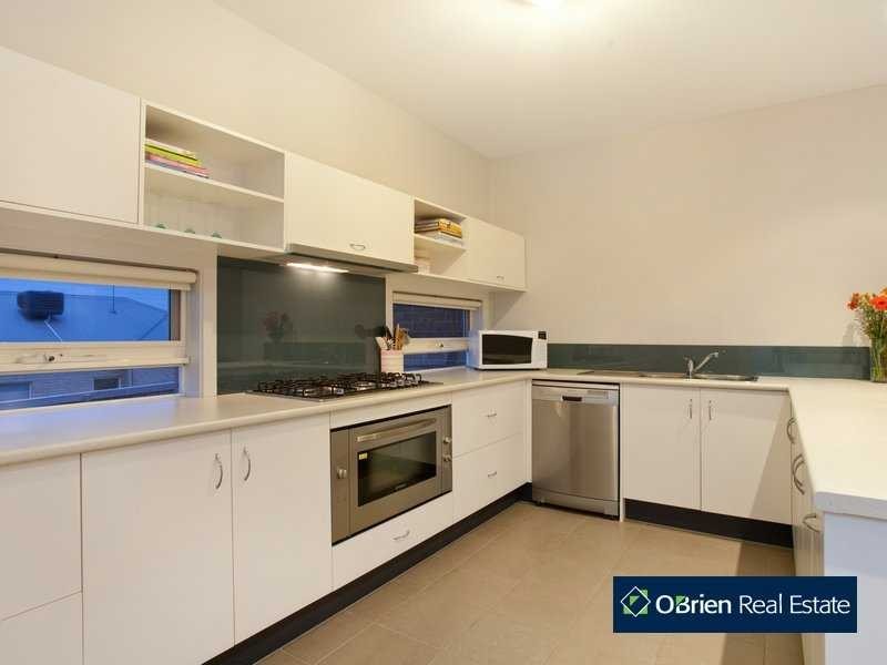 32 Overland Rise, Pakenham VIC 3810