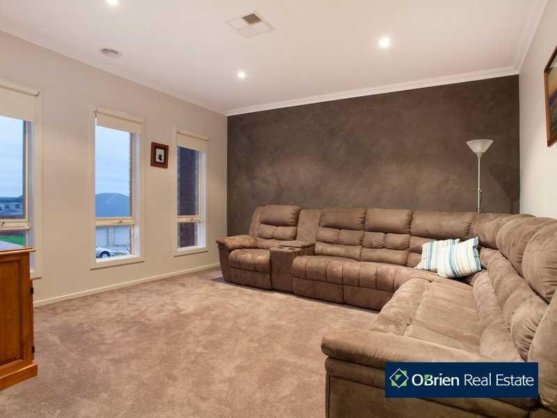 32 Overland Rise, Pakenham VIC 3810