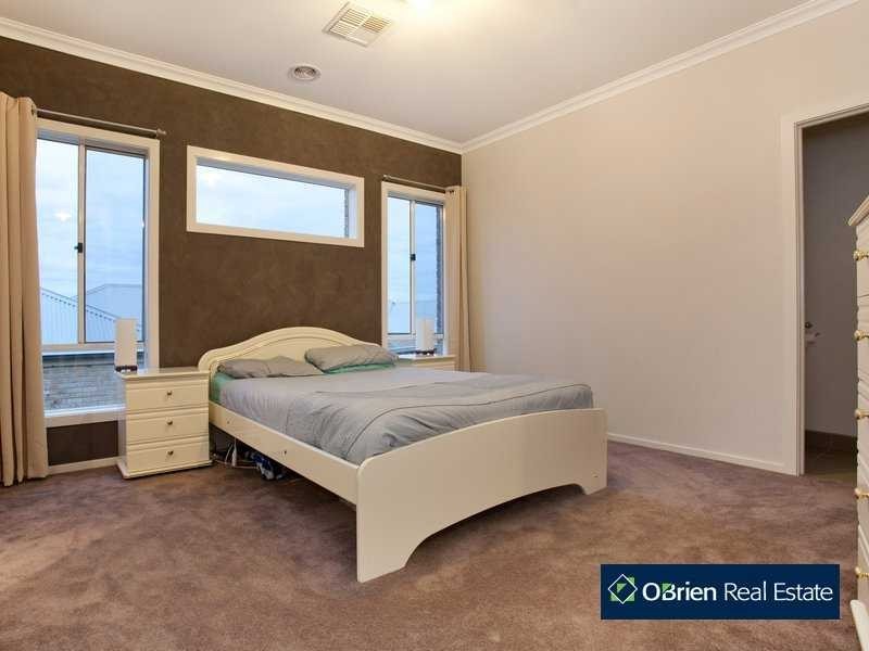 32 Overland Rise, Pakenham VIC 3810