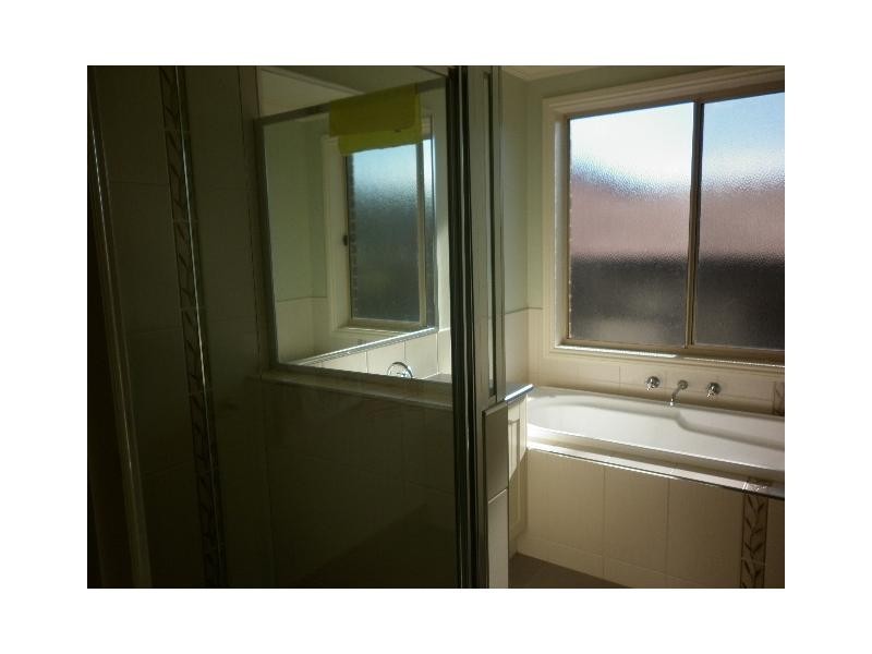 4 Blue Wren Place, Berwick VIC 3806