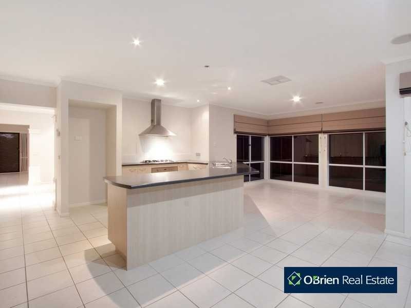 77 Viewgrand Drive, Berwick VIC 3806